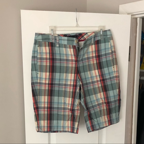 Perfect condition Tommy Hilfiger Bermuda shorts - Picture 1 of 4